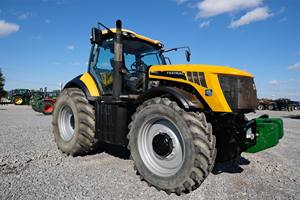 Tractor de Ruedas JCB FASTRAC 8250 4WD de 2005 con Motor Cummins, Caja de Cambios y Bomba de 260 CV, Características Multifuncionales para Uso Agrícola - Product Image 2