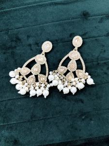 Ensembles de bijoux de fête élégants faits à la main ensemble de boucles d'oreilles en alliage de zinc léger pour vêtements de mariage traditionnels à la mode et élégant - Product Image 2