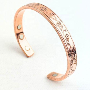 Bracelet en cuivre de style tibétain, forgé à la main avec du cuivre pur massif et de haute qualité par Decor World Expo - Product Image 4