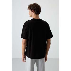 เสื้อยืดผ้าฝ้ายผสมทรงโอเวอร์ไซส์สีดำสำหรับผู้ชาย ยี่ห้อแอร์ จอนส์ พื้นผิวหนาพิมพ์ลายกราฟิก รุ่น 88370 - Product Image 5