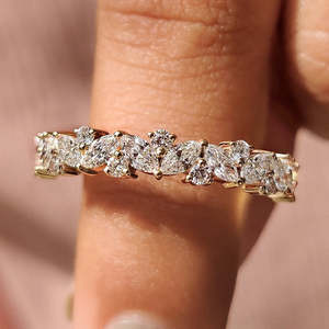 Bague de mariage demi-éternité pour femme avec diamants de laboratoire taille marquise et taille brillant rond, clarté VS, couleur EF - Product Image 1