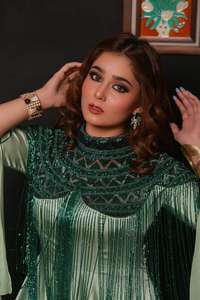 Élégante robe de soirée en organza antistatique pour femme avec cape perlée et perles brodées Belle décoration en cristal - Product Image 6