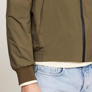 Chaquetas para Hombre 2026, Talla y Logotipo Personalizados, Resistentes al Viento, con Sensación de Chaqueta Bomber de Satén Sedoso, Color Marrón, para Invierno - Product Image 2
