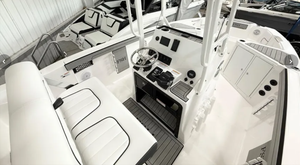 100% ของแท้ สะอาดหมดจด 220 FSH Sport เป็นเรือเจ็ทคอนโซลกลางอเนกประสงค์ขนาด 22 ฟุต ปี 2023-2026 - Product Image 2