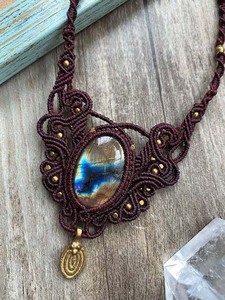 Fournisseur en gros de collier avec pendentif en labradorite naturelle, macramé vintage, certifié IGI, bijoux de fiançailles - Product Image 4