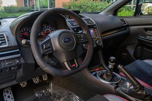 Voiture de sport édition limitée 2023 avec sièges en cuir, transmission automatique, caméra arrière 360°, toit ouvrant panoramique, moteur haute puissance - Product Image 4