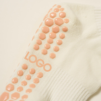Chaussettes courtes antidérapantes en jacquard brodé floral avec détail de revers, pour femme, en coton/nylon/élasthanne tricoté, idéales pour le Pilates en intérieur, séchage rapide