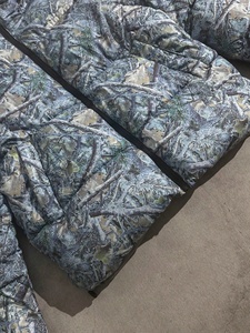 New Design Top Selling Fleece Material Heavyweight Streetwear Design Casual Wear Winters Wholesale Plain Men's Puffer Jackets - Product Image 2