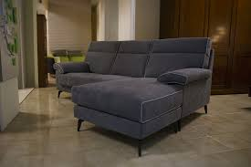 Sofá Seccional de 3 Plazas Hecho en Italia, Chaise Longue de Península Derecha/Izquierda, Patas de Metal Cromado Cepillado de Primera Calidad, Estilo Moderno para Apartamento o Villa - Product Image 3