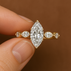 Anillo de Compromiso y Matrimonio Solitario con Diamante Talla Marquesa en Oro de 14K, Certificado VVS IGI, Joyería Original de Fábrica - Product Image 2