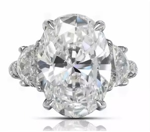 Precio de subasta para un anillo de compromiso de diamantes de tres piedras de corte redondo de 13 quilates color G V.VS2 claridad - Product Image 4