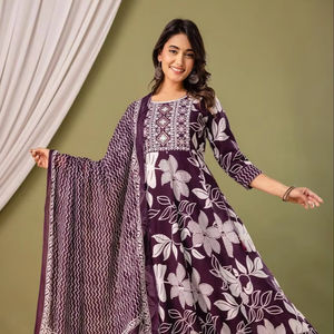 Nuevo Kurti Anarkali Estampado en Algodón Violeta, Pantalón Anarkali Estampado de Algodón Puro de Corte Regular con Dupatta - Product Image 1