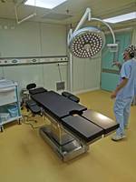 Table chirurgicale CH-T200 4 fonctions compatible avec bras en C, plateau coulissant 350 mm, orthopédie, gynécologie, chirurgie générale, acier 304, ISO CE