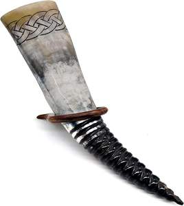 Corne à boire de buffle de style viking avec support en bois, corne à boire de buffle traditionnelle viking et logo gravé à la main - Product Image 6