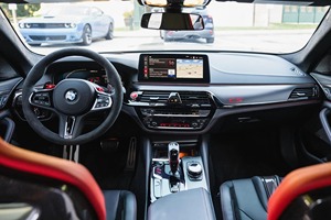 BMW M5 CS 2022 certifiée, occasion en excellent état, transmission intégrale, moteur turbo, jantes alliage 19 pouces, sièges en cuir, régulateur de vitesse adaptatif, intérieur foncé, conduite à gauche - Product Image 4