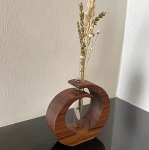 Vase en bois décoratif fait à la main avec tube en verre transparent pour l'affichage de fleurs dans le bureau, le salon ou la table basse - Product Image 5