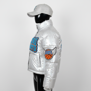 Chaqueta acolchada plateada brillante para mujer, tela de poliéster de alta densidad, bordado de logotipo de chenilla personalizado, chaqueta acolchada de Invierno para mujer - Product Image 3