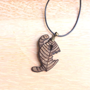 Collar de oruga pequeña de cáscara de coco-hecho a mano y ecológico | Viet Fargimex - Product Image 6