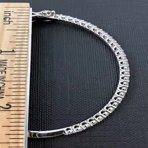 Joli diamant coupe ronde élégant diamant inspiré Twist Moissanite Bracelet et accessoire de bracelet pour femme - Product Image 2