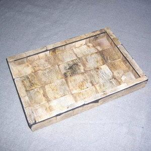 Elegante Bandeja Decorativa de Madera Personalizada para el Hogar, Bandeja de Servicio Elegante y Ecológica para Cada Ocasión, Hecha a Mano en India - Product Image 1