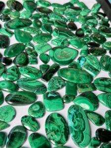Cabochon en malachite naturelle faite à la main de qualité AAA pierre jaspe vert pierre précieuse en vrac pour la fabrication de bijoux Lot inclus - Product Image 3