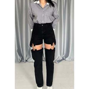 Jeans Negros de Dos Piezas con Tirantes - Negro - Product Image 3