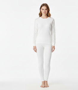 Combinaison thermique pour femme en blanc d'hiver luxueux, manches longues, tissu doux et respirant, conçue pour un confort saisonnier raffiné - Product Image 3