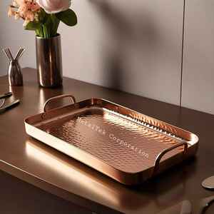 ถาดเสิร์ฟอาหารทรงสี่เหลี่ยมผืนผ้าสีโรสโกลด์ พร้อมหูจับ ดีไซน์ลายตอก ทำจากอะลูมิเนียม สำหรับโรงแรมหรู งานแต่งงาน งานจัดเลี้ยง และของขวัญ - Product Image 4