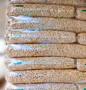 Granulés de bois de pin européens pour biocarburants DIN Plus A1 100% pin, diamètre 6 mm, motif en bâtonnets, emballés en sacs, type de granulés de bois biomasse - Product Image 6