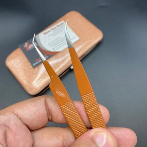 Pinzas de extensión de pestañas de acero inoxidable recubiertas de polvo marrón claro profesional Agarre de sujeción adicional Punta puntiaguda Sostenible - Product Image 1