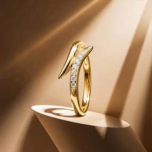 แหวนแต่งงานแบบมินิมอล Jeulia Parallel Meet Gold สำหรับผู้หญิง - Product Image 6