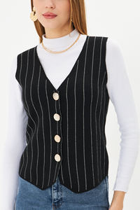 Gilet tricoté rayé à col en V décontracté pour femmes avec tissu d'usure extérieur à boutons - Product Image 2