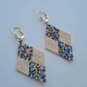 ต่างหูลูกปัดโบฮีเมียนดีไซน์สีเทอร์ควอยซ์และลูกปัดแก้วเรียงซ้อนและของขวัญเครื่องประดับที่ไม่เหมือนใครโดยหัตถกรรม - Product Image 1