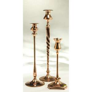 Candelabro Navideño Moderno de Aluminio Hecho a Mano, Tamaños Personalizados, Acabado Dorado para Sala de Estar Minimalista, Interior Contemporáneo - Product Image 2