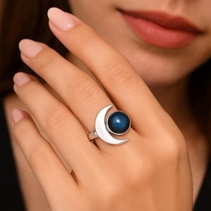 Bague Lune Labradorite Bague Croissant de Lune en Argent Sterling 925 10mm Pierre Ronde Bijoux Boho Bague de Déclaration Pour Femmes - Product Image 2