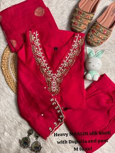 Ensemble Kurta, Pantalon et Dupatta en Soie Mousseline Lourde et Viscose, Coupe Droite, Taille Naturelle, Couleur Unie, Brodé, Col en V, Respirant, pour Femme, Style Ethnique - Product Image 4