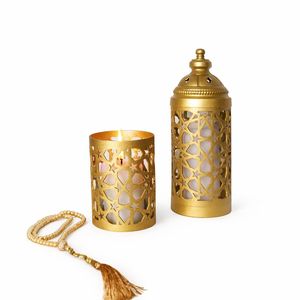 ชุดโคมไฟโลหะสีทองสุดหรู 2 ชิ้น พร้อมลวดลายฉลุอย่างประณีต ให้แสงเทียนอบอุ่น เหมาะสำหรับตกแต่งบ้าน ของขวัญในโอกาสพิเศษ และงานต่างๆ - Product Image 6