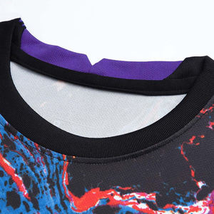 Uniforme de football pour hommes adultes, sublimation personnalisée, 100% polyester, tissu lisse et respirant, design vibrant, mouvement flexible, durable - Product Image 2