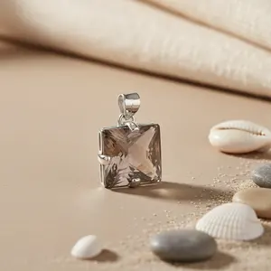 Pendentif géométrique en or blanc 14 carats avec diamant taille émeraude, collier plaqué rhodium pour femme, à porter au quotidien - Product Image 3