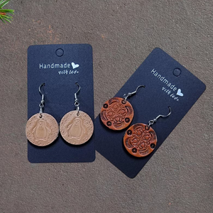 Pendientes de cuero mecanizados a mano, pendientes florales personalizados, pendientes de diseño de pingüino, regalo de joyería hecho a mano único para mujeres y niñas - Product Image 6