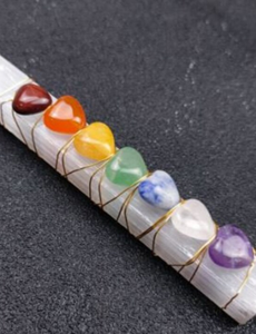 Palos de selenita de siete chakras naturales, alambre envuelto con pequeños corazones, chacra de alta calidad, gran oferta - Product Image 6