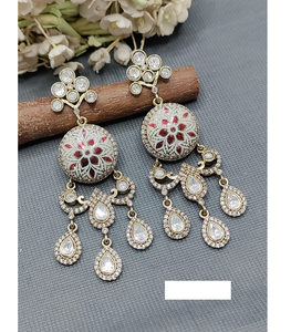 Bijoux de boucles d'oreilles élégantes et fabriquées à la main traditionnelles Mehandi pour les femmes de l'Inde - Product Image 6