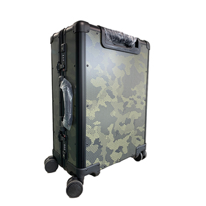 Maleta Inteligente de Fibra de Carbono para Viajes en Color Camuflaje y Tamaños de 18'' a 32'' - Product Image 1