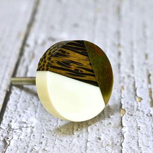 Trois Tons Or Designs Bois Résine Boutons De Porte Vintage Top vente Boutons En Marbre Avec Taille De Forme De Couleur Personnalisée Fabriqué En Inde Article - Product Image 2