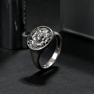 แหวนผู้ชายเงินแท้ชุบทอง 18K ลายสิงโตราชาแห่งสัตว์ร้าย Jeulia - Product Image 6