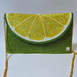 Bolso Bordado con Cuentas Hechas a Mano Coloridas Más Vendido, Elegante Bolso con Cuentas para Moda Diaria y Viajes Disponible para la Venta - Product Image 1