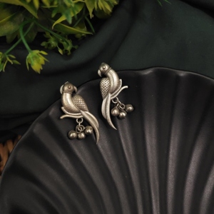 Pendientes de tuerca de loro de plata de alto grado con patrón geométrico de alta calidad, directos del proveedor indio - Product Image 2