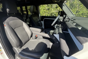 LISTO PARA CONDUCIR - USADO, VOLANTE A LA IZQUIERDA |   CONDUCCIÓN DERECHA |   LAND ROVER DEFENDER 90 X-DYNAMICCC SE 2023 - Product Image 5