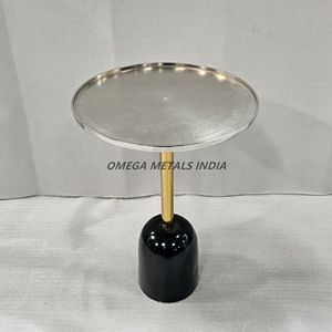 Table basse de luxe en forme de diamant avec cadre géométrique Design supérieur en bois pour salons élégants, bars et espaces modernes - Product Image 2