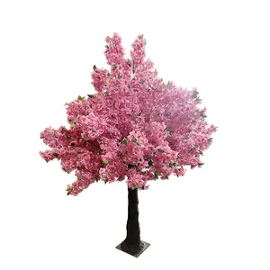 大きな結婚披露宴の装飾のための美しいピンクの白い人工桜の偽の木